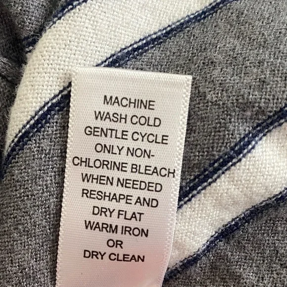 LAST CALL Banana Republic Small Striped Cardigan - Picture 9 of 9